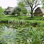 & Restaurant Schroeder فندق Gross Meckelsen