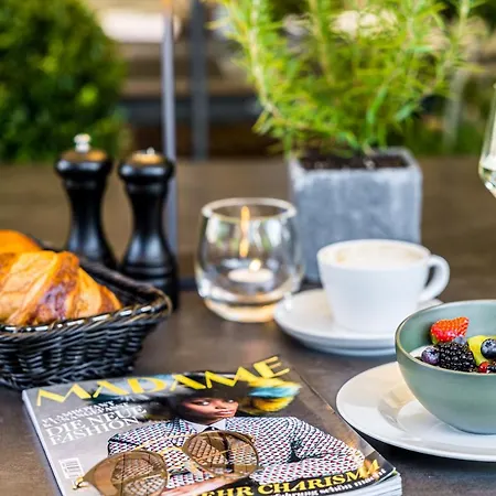 & Restaurant Schroeder