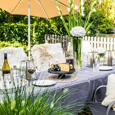 & Restaurant Schroeder فندق 3*